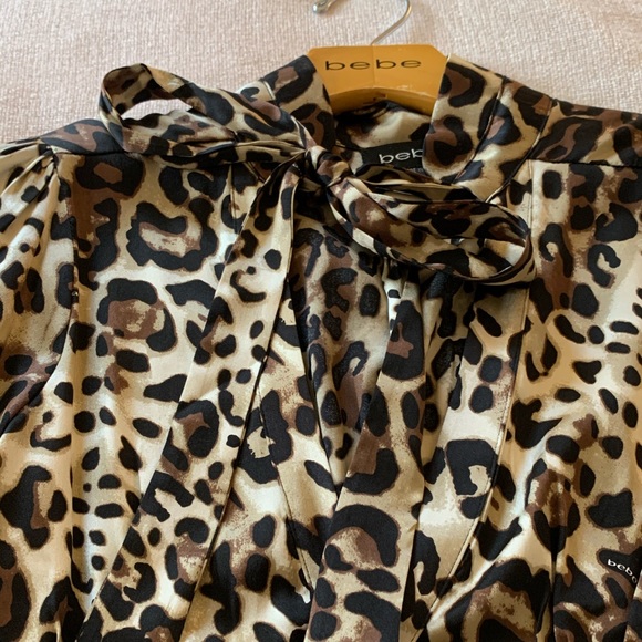 bebe Stand Collar, Silk, Leopard Print Blouse. S. - Picture 6 of 8